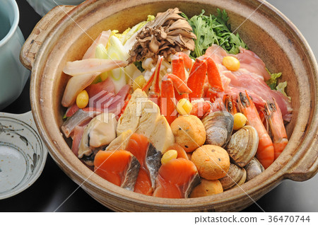 Seafood pot 36470744