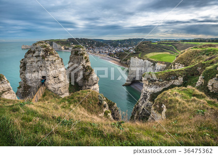 White cliffs of Etretat, Normandy, Franc 36475362