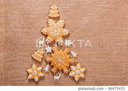 Christmas tree made of gingerbread cookies  36475455
