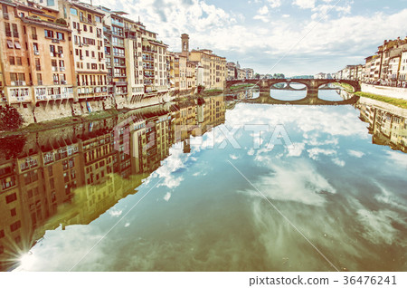 Old buildings and beautiful Ponte Santa Trinita Old buildings and beautiful Ponte Santa Trinita 36476241