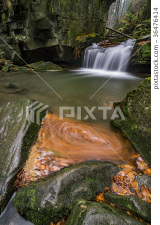 Autumn waterfalls with stones Autumn waterfalls with stones 36476414