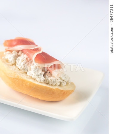 Toast with robiola and prosciutto Toast with robiola and prosciutto 36477311