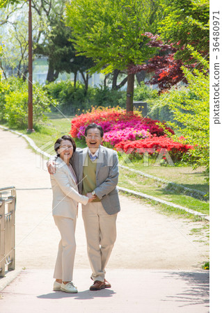 an elderly couple life, very harmoniously like newlyweds 015 an elderly couple life, very harmoniously like newlyweds 015 36480971