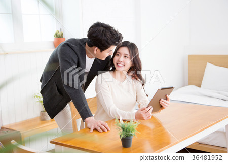 newly married couple 568 36481952