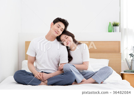 newly married couple 684 36482084