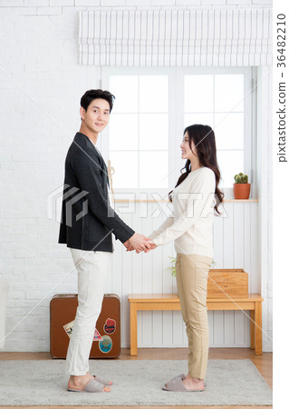 newly married couple 605 36482210