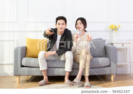 newly married couple 708 36482287