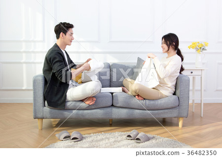 newly married couple 749 36482350