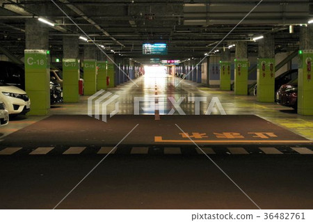 Underground carpark 36482761