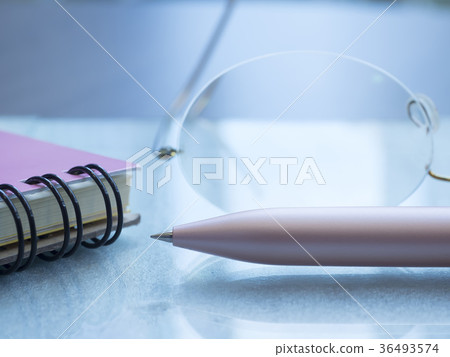 商業形象·筆記本·眼鏡·女性 36493574