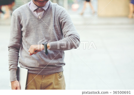The young man holding tablet  36500691