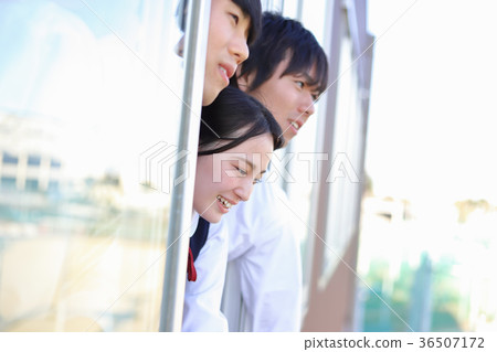 A high school student 36507172