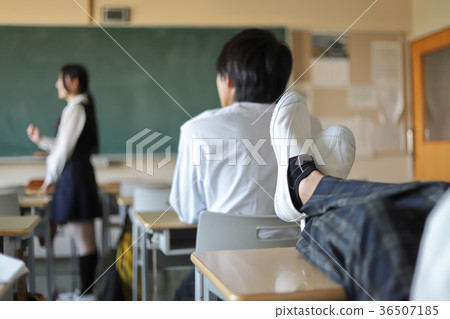 一個高中生 一個高中生 36507185