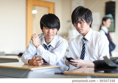 A high school student 36507198