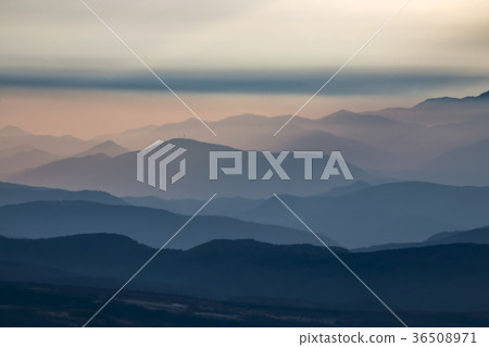 層層群山 層層群山 36508971