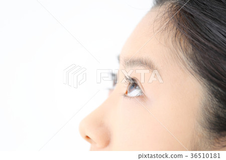 Young woman eyes 36510181