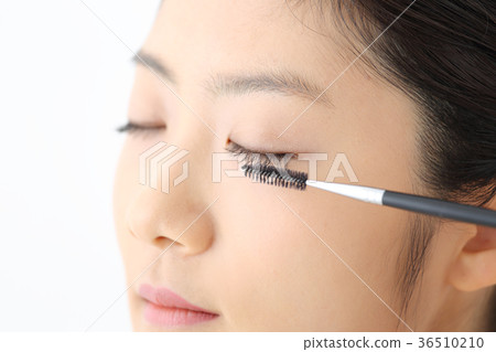 Young woman eyes 36510210