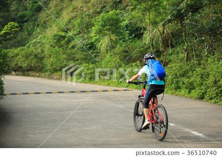 cyclist cycling mountain bike on trail 36510740