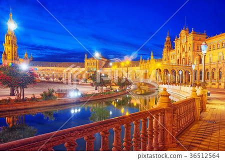 Spain Square (Plaza de Espana). 36512564