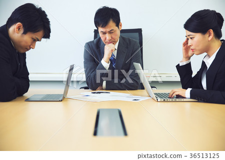 遇到問題困擾著企業 遇到問題困擾著企業 36513125