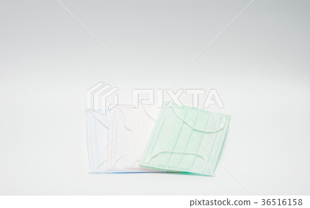 Ear loop disposable face mask overlapping 36516158