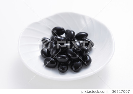 Simmered black beans 36517007