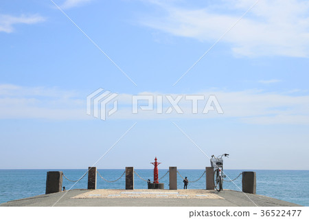 Blue sky breakwater on the seaside Blue sky breakwater on the seaside 36522477