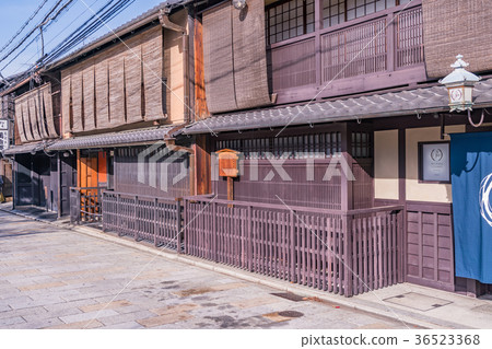 Japan's Autumn Kyoto Gion Kashiwabashi and traditional buildings 36523368