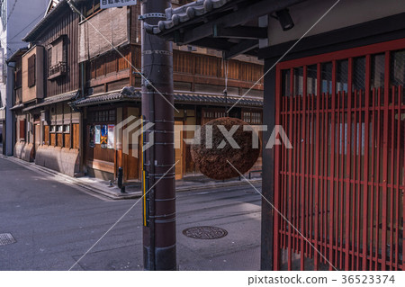 Japan's Autumn Kyoto Gion Kashiwabashi and traditional buildings 36523374