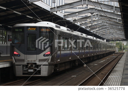 Hanwa Line Direct Train Series 225 (with a hood) 36525778