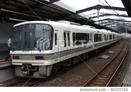Yamato Line 221 series directly through the Osaka Ring-way Line Yamato Line 221 series directly through the Osaka Ring-way Line 36525780