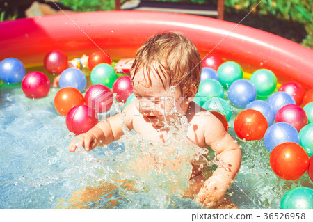 the child in the outdoor pool the child in the outdoor pool 36526958