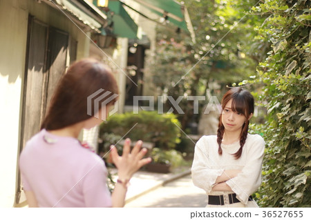 一個遲到的女人 一個遲到的女人 36527655