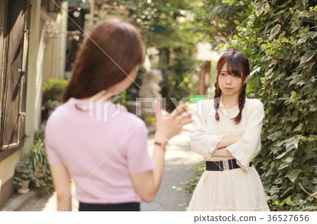 一個遲到的女人 一個遲到的女人 36527656