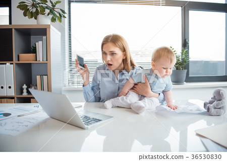Surprised mother watching at laptop 36530830