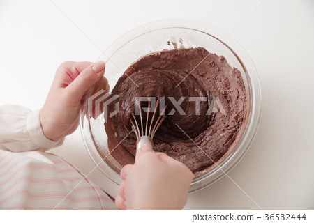 A woman making sweets 36532444