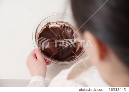 做糖果的婦女 做糖果的婦女 36532445