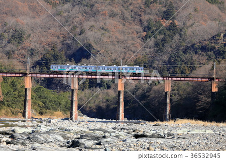 Chichibu Railway crossing Arakawa 36532945