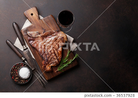 T-bone steak 36537928