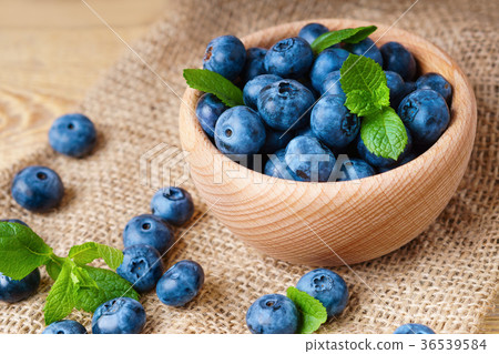 Freshly picked juicy and fresh blueberries 36539584