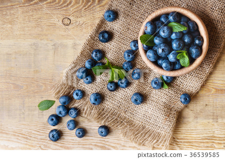 Freshly picked juicy and fresh blueberries 36539585