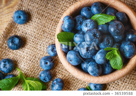 Freshly picked juicy and fresh blueberries Freshly picked juicy and fresh blueberries 36539588