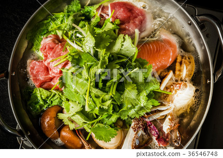 Pakchi pan Vietnamese seafood coriander pot 36546748