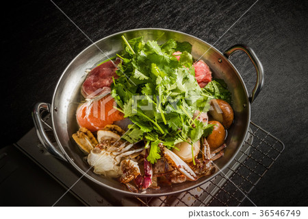 Pakchi pan Vietnamese seafood coriander pot 36546749