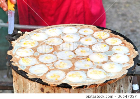 Coconut milk mix sugar and flour 36547057