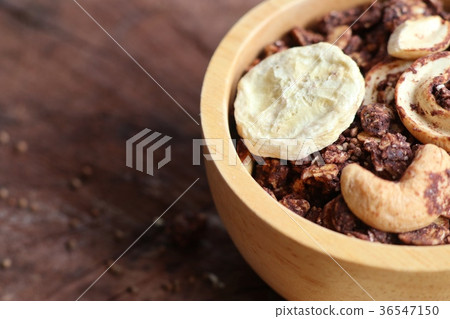 healthy granola with cashew 36547150