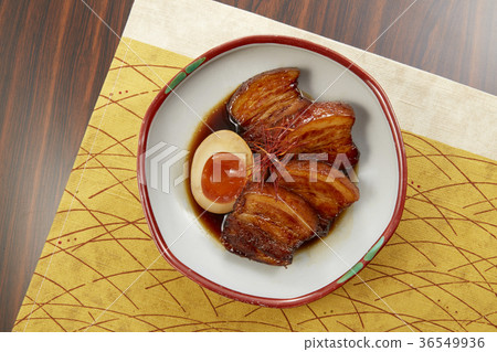 Boiled pork horns so tender that they can be boiled 36549936