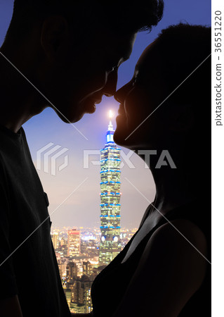 silhouette of couple silhouette of couple 36551220