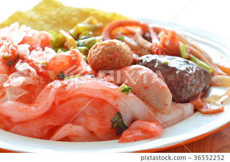 large noodle with fish and shrimp ball red sauce 36552252
