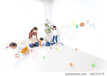 Children and teachers who play in nursery, nursery, kindergarten 36555275
